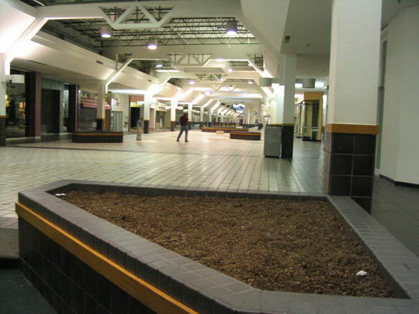 Wonderland Mall (Wonderland Shopping Center) - 2004 Photo (newer photo)